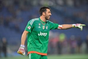 布冯：尤文更衣室有百年历史所有队长的照片，莫塔不该轮换队长