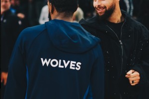 开云入口-西部格局：森林狼复仇勇士重返前6 火箭距第二仅2胜场 湖人稳第5