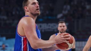 kaiyun-约基奇仅得6分从容不迫 替补席随音乐节奏轻松互动