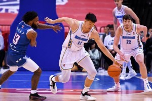 季后赛名额争夺战白热化，五支球队抢最终三个席位