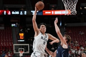 杨健：杨瀚森的劈扣是他在努力调整的迹象 NBA的背靠背是必修科目